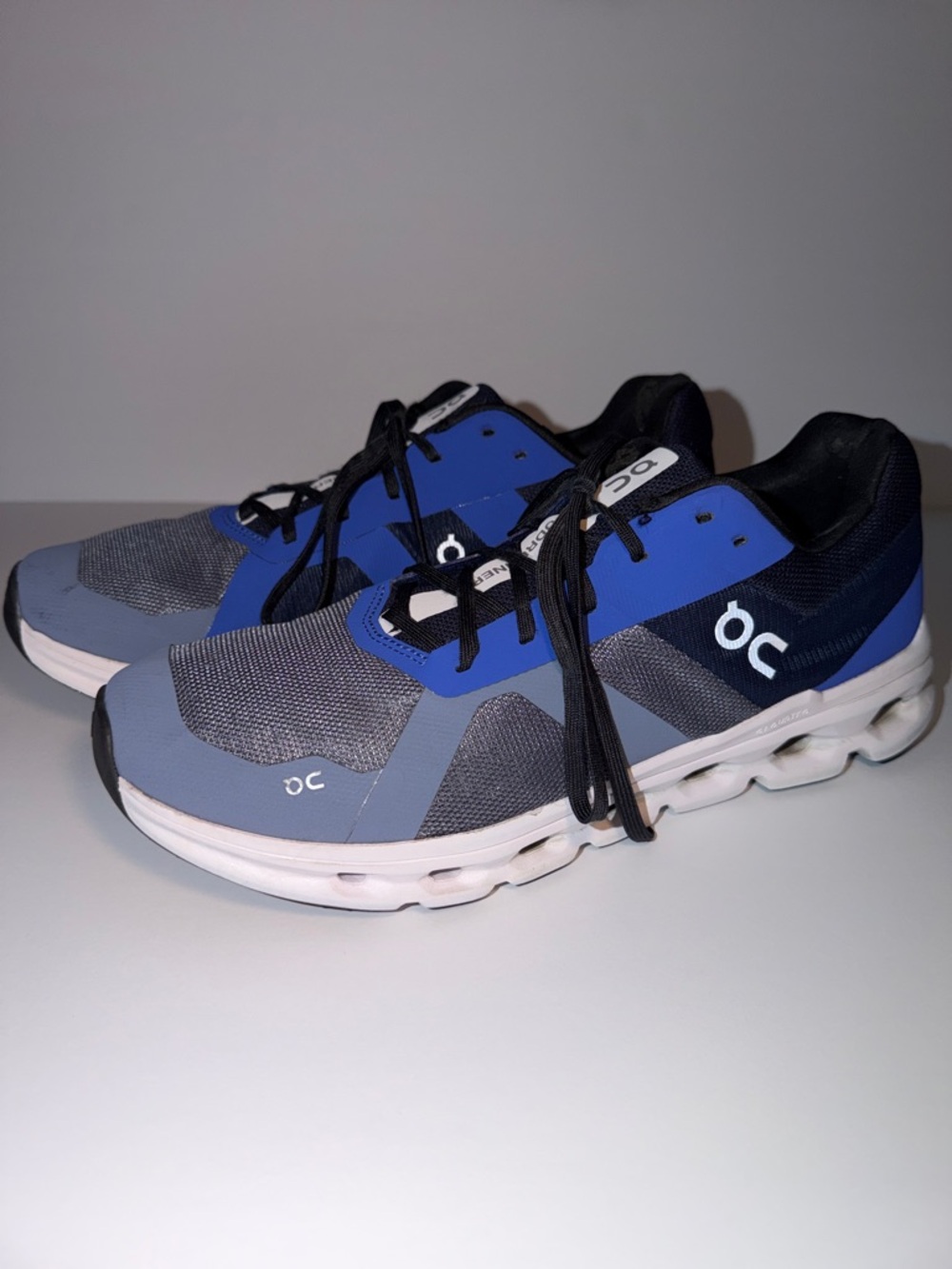 On Cloudrunner Men's running shoes in the Metal/Midnight colorway. DAMAGED